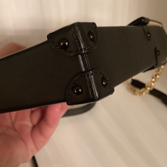 Louis Vuitton pochette trunk vertical in monogram with black trim. - Picture 4 of 11